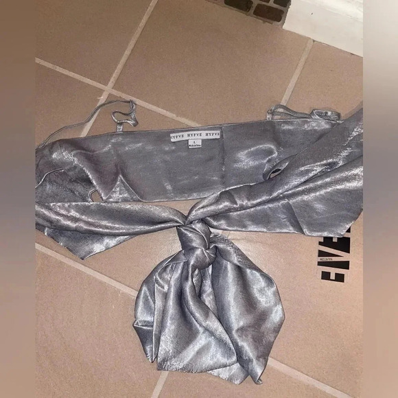 HYFVE CROPPED MULTI WAY WRAP TOP WITH ADJUSTABLE STRAPS SILVER  SIZE LARGE - Picture 16 of 16